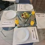 Downtown Retreat 펜션 레메소스