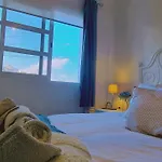 Downtown Retreat 펜션 레메소스