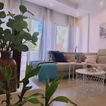 Downtown Retreat 레메소스