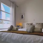 펜션 Downtown Retreat 레메소스